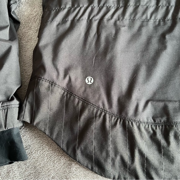 Lululemon Black Jacket 🖤 - Picture 4 of 12